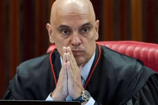 Moraes proíbe Monark de divulgar fake news sobre eleições e manda redes bloquearem perfis