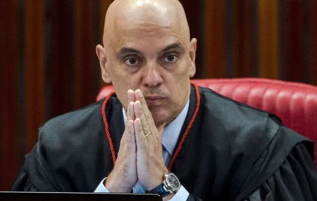 Moraes proíbe Monark de divulgar fake news sobre eleições e manda redes bloquearem perfis