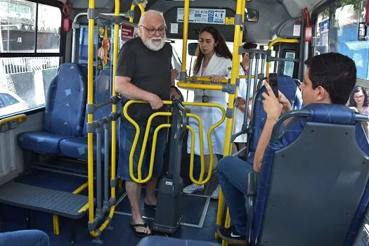 Santo André oferece treinamento prático de mobilidade nos ônibus para idosos