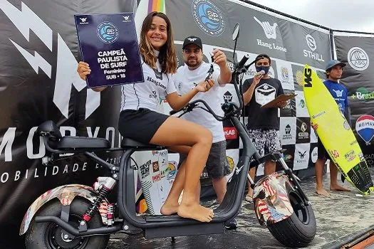 Ganhadores do Hang Loose Surf Attack 2021 são premiados com scooters elétricas da Mobyou