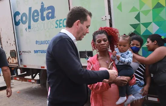 Moradores da comunidade Favelinha do Amor começam a participar do programa Moeda Verde