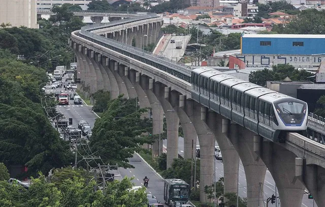 SP: monotrilho fica parcialmente parado após deslocamento de concreto