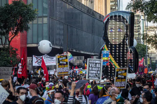 Bolsonaristas fazem montagem com vídeo de 2016 para tentar minimizar atos contra Bolsonaro