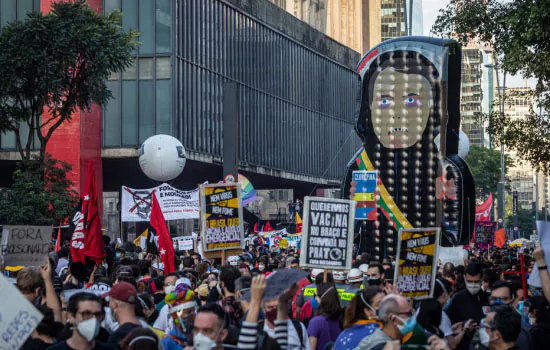 Bolsonaristas fazem montagem com vídeo de 2016 para tentar minimizar atos contra Bolsonaro