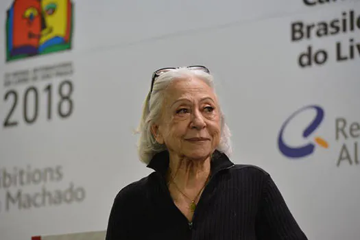 Atriz Fernanda Montenegro recebe alta de hospital no Rio