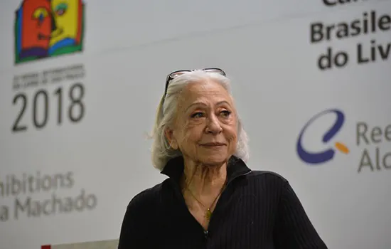 Atriz Fernanda Montenegro recebe alta de hospital no Rio