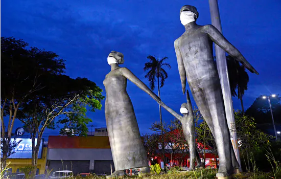 Monumentos ganham máscaras para conscientizar moradores de Santo André