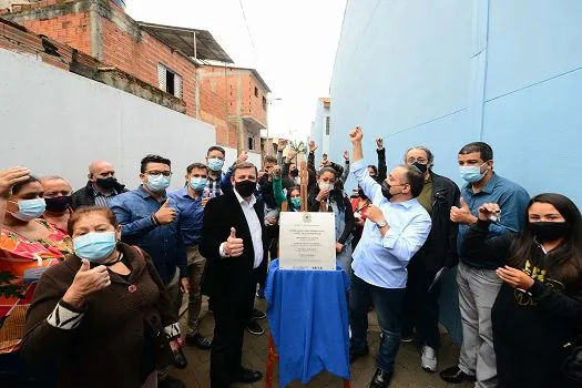 Prefeito Orlando Morando entrega moradias a 16 famílias no Divinéia Pantanal