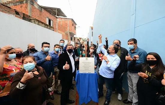 Prefeito Orlando Morando entrega moradias a 16 famílias no Divinéia Pantanal