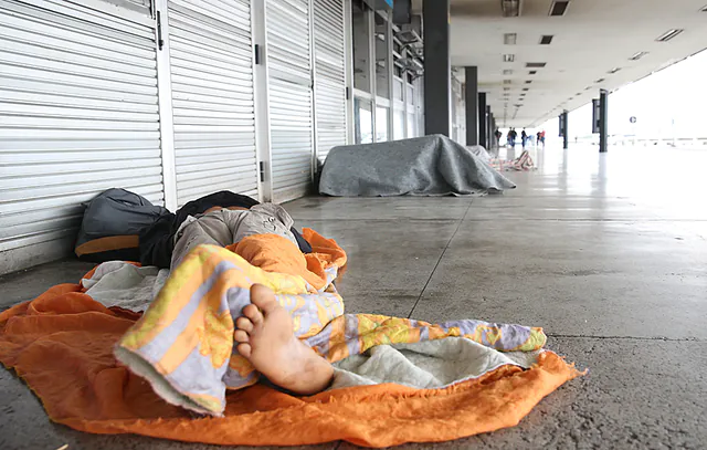 Frio em SP: governo e prefeitura reforçam atendimento aos moradores de rua