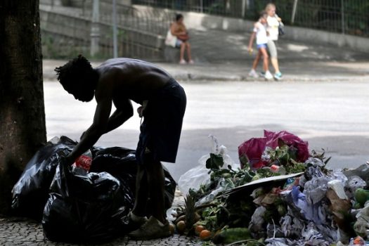 Estudo da PUC-PR mapeia violências contra pessoas em situação de rua