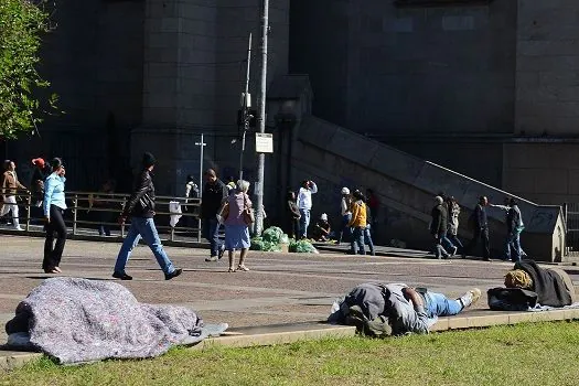 Prefeitura de SP monta 10 tendas e cria 2 mil vagas em abrigos para morador de rua