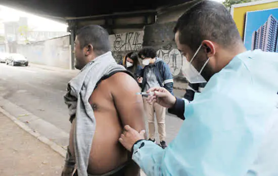 Santo André inicia vacinação contra Covid-19 de pessoas em situação de rua