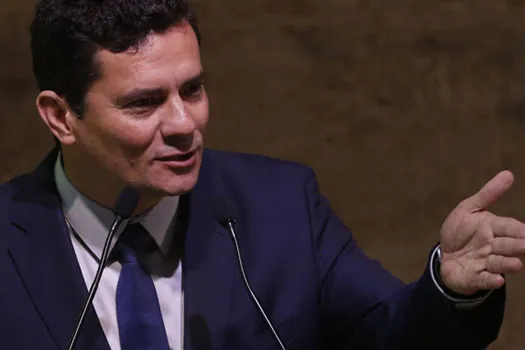 Por pacote, Moro abre gabinete a políticos