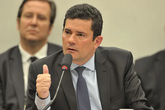 Depoimento de Moro na Câmara acaba em tumulto