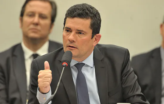 Depoimento de Moro na Câmara acaba em tumulto