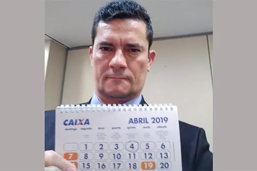 Moro tuiteiro vai do céu ao inferno