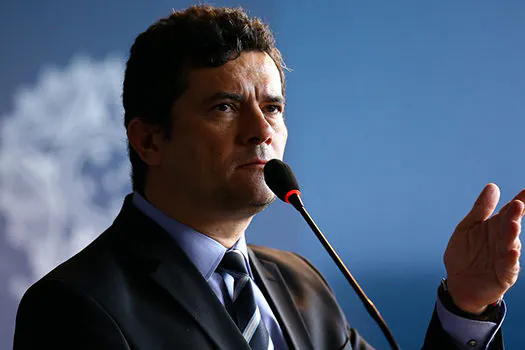 ‘Precisamos do projeto anticrime’, diz Moro no Twitter