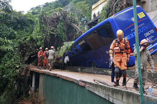 Sobe para seis o número de mortos em temporal no RJ