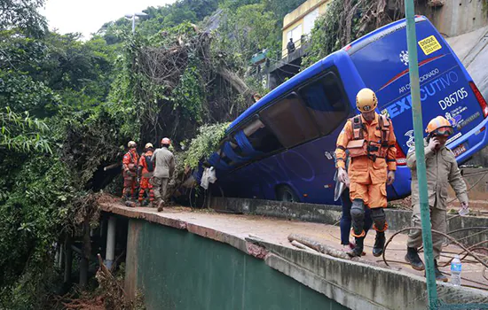 Sobe para seis o número de mortos em temporal no RJ