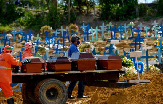 Brasil registra 2.399 mortes por covid-19 em 24h; total se aproxima de 455 mil