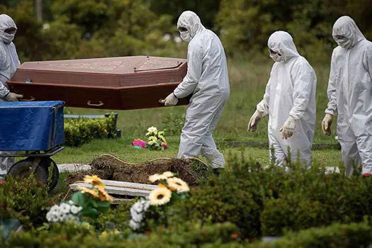 Brasil tem quarto dia seguido de média de mortes por covid-19 acima de 3 mil