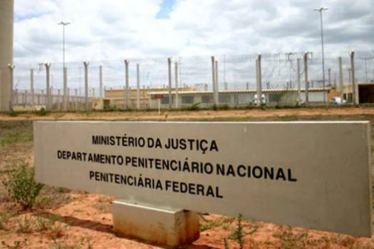 Após ataques, 20 presos do Ceará são transferidos para presídio federal