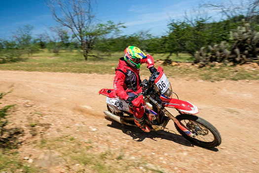 Bissinho Zavatti fatura segundo dia na geral das motos do Rally RN 1500