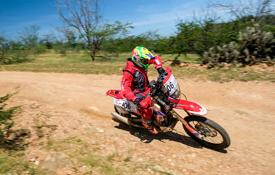 Bissinho Zavatti fatura segundo dia na geral das motos do Rally RN 1500