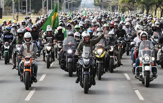 Justiça determina posicionamento da AGU sobre motociata de Bolsonaro no Ceará