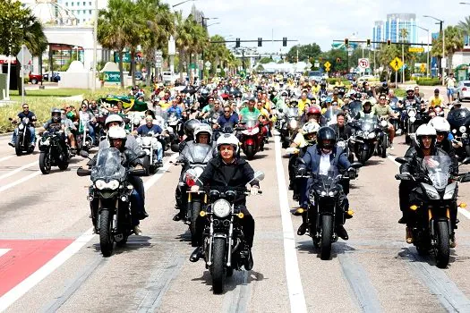 AGU pede para arquivar pedido de investigação de Bolsonaro por motociata nos EUA