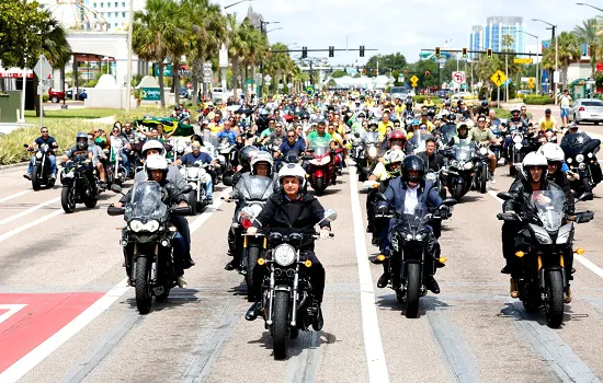 AGU pede para arquivar pedido de investigação de Bolsonaro por motociata nos EUA