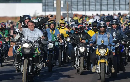 Bolsonaro: “Rezo para que o nosso povo não experimente as dores do comunismo”