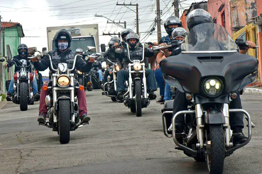 Motociclistas doam 4 toneladas de alimentos para o FSS de Santo André