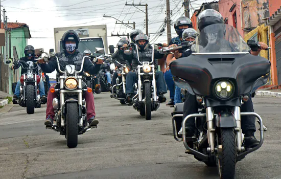 Motociclistas doam 4 toneladas de alimentos para o FSS de Santo André