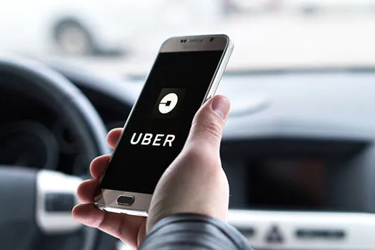 TST rejeita vínculo de emprego de motorista com a Uber