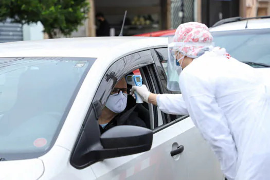 Motoristas de São Caetano aprovam testes contra a covid-19 em bloqueios de trânsito