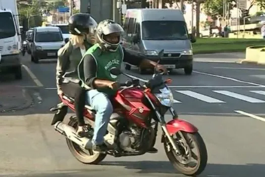 Mototáxi cresce em bairros da periferia de São Paulo e serviço oferece até Wi-Fi