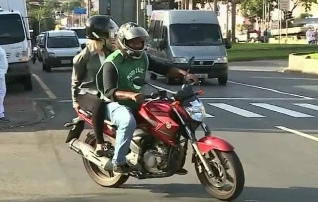 Mototáxi cresce em bairros da periferia de São Paulo e serviço oferece até Wi-Fi