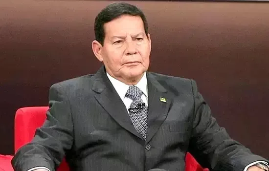 Mourão defende presidente da Petrobras e critica intervenção em preços