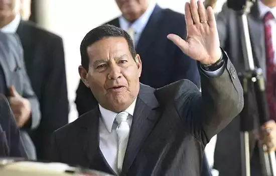 Mourão é criticado por ironizar apuração de crimes da ditadura militar