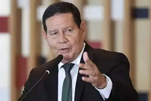 Valor de R$ 1,7 bi sancionado para reajuste de servidores é “pequeno”, diz Mourão