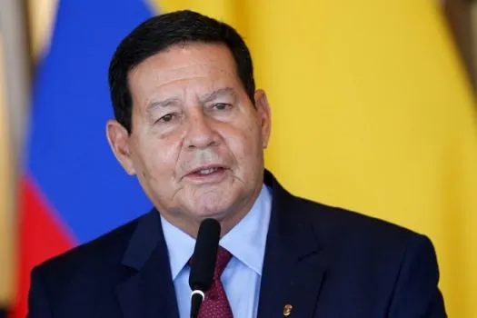 Mourão elogia indicado por Lula para a Defesa: ‘Um nome positivo para o cargo’