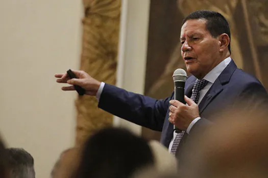 Em encontro Ibero-Americano, Mourão reforça postura sobre proteção da Amazônia