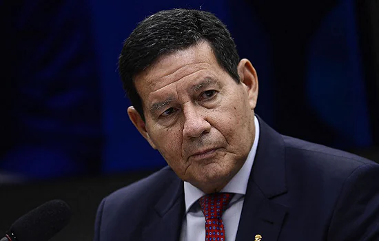 Vice-presidente Mourão está no Chile para a posse de Gabriel Boric