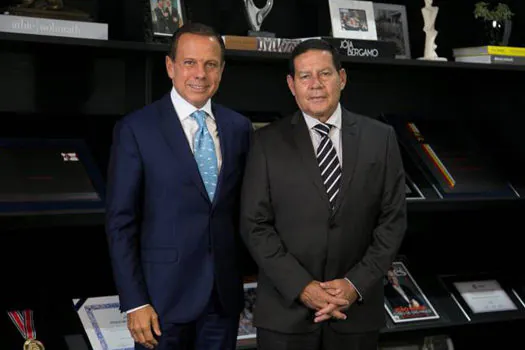 Em encontro com Doria, Mourão fala em convergência de ideias