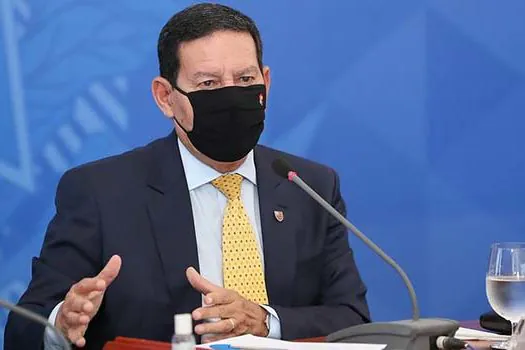 Todos têm que dar sua cota de sacrifício, diz Mourão, sobre policiais na PEC