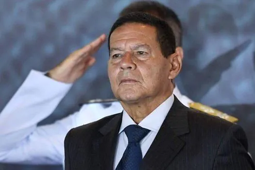 Mourão defende ampliação do tempo mínimo para aposentadoria de militares