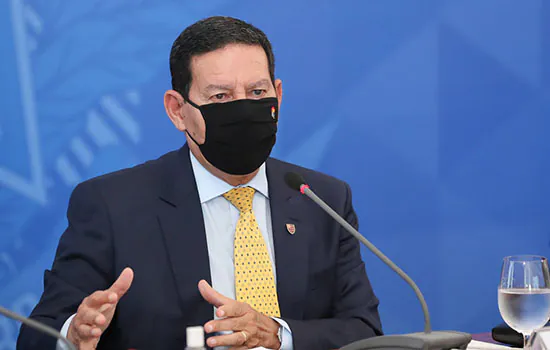 Mourão publica plano de redução de desmatamento na Amazônia