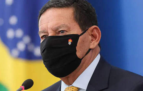 Mourão acha ‘difícil’ que Forças Armadas sejam usadas contra decretos estaduais